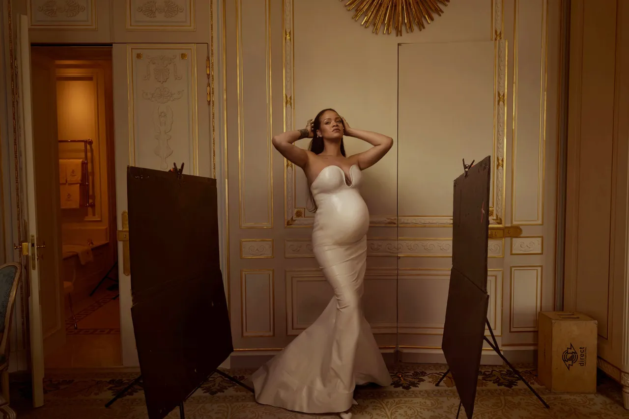 Rihanna la embarazada con más estilo portada de Vogue